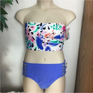SO bikini Woman’s Juniors size XLarge (15-17)
Multi colored Strappy bottom